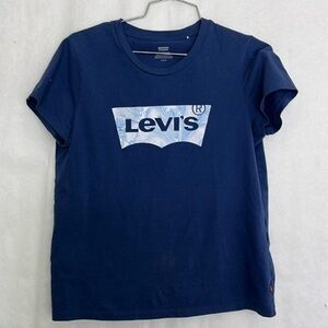 5/$25 Levi’s blue T-shirt size small